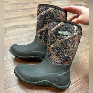 Kids size 3 Dryshod boots